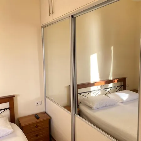 Seaview Apartment *